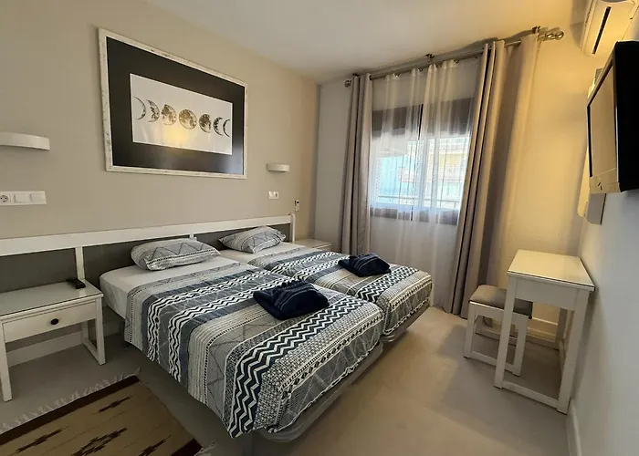 En Primera Linea Con Vistas Al Mar Фуэнхирола